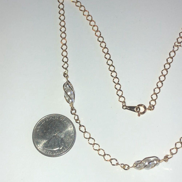 Avon Vintage Gold Tone Dainty Chain & Caged Faux Pearl Boho Necklace - Picture 4 of 6